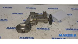 Used Oil pump Renault Scénic III (JZ) 1.6 16V Price € 50,00 Margin scheme offered by Maresia Parts