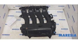 Used Intake manifold Renault Scénic III (JZ) 1.6 16V Price € 29,00 Margin scheme offered by Maresia Parts