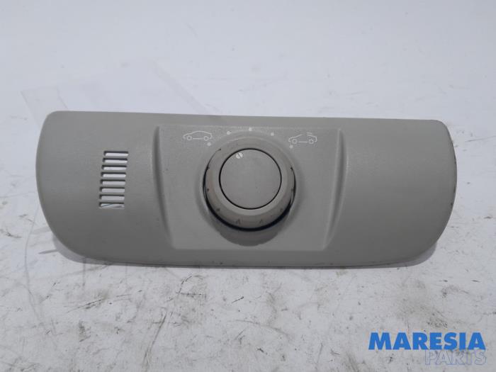 Sunroof switch from a Renault Megane III Grandtour (KZ) 1.4 16V TCe 130 2010