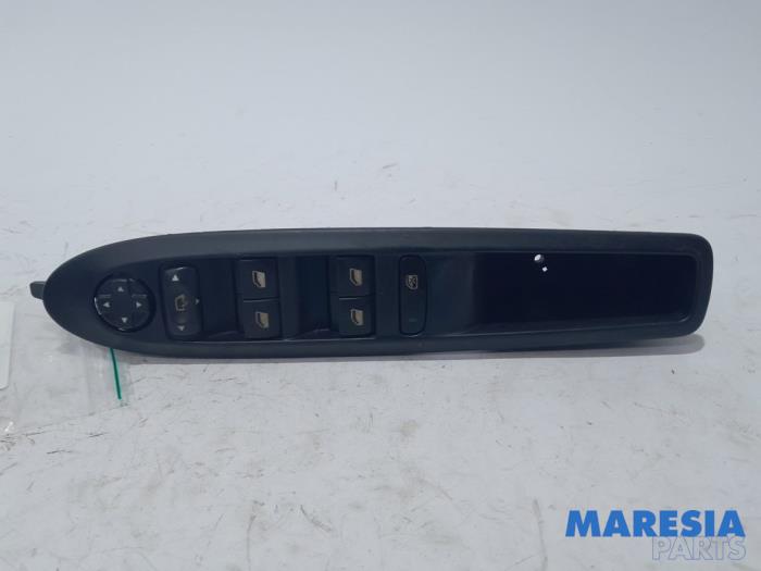 Usados Interruptor combinado de ventanillas Citroen C4 Berline (NC) 1.6 16V VTi Precio € 50,00 Norma de margen ofrecido por Maresia Parts