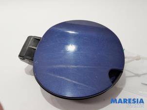 Used Tank cap cover Peugeot 208 I (CA/CC/CK/CL) 1.4 16V Price € 25,00 Margin scheme offered by Maresia Parts