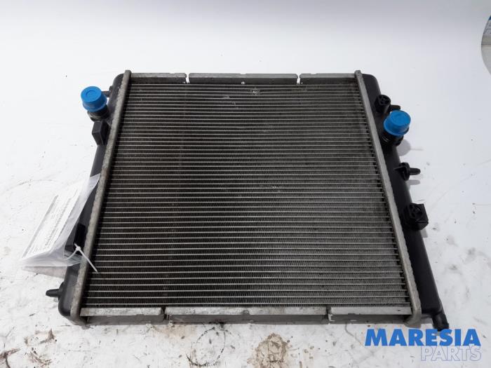 Radiator from a Peugeot 208 I (CA/CC/CK/CL) 1.4 16V 2013