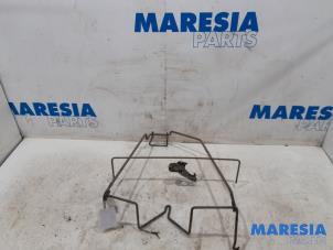 Used Spare wheel mechanism Renault Kangoo Express (FW) 1.5 dCi 90 FAP Price € 42,35 Inclusive VAT offered by Maresia Parts