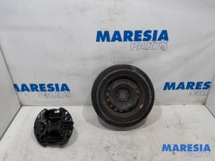 Used Jackkit + spare wheel Renault Twingo II (CN) 1.2 16V Price € 90,00 Margin scheme offered by Maresia Parts