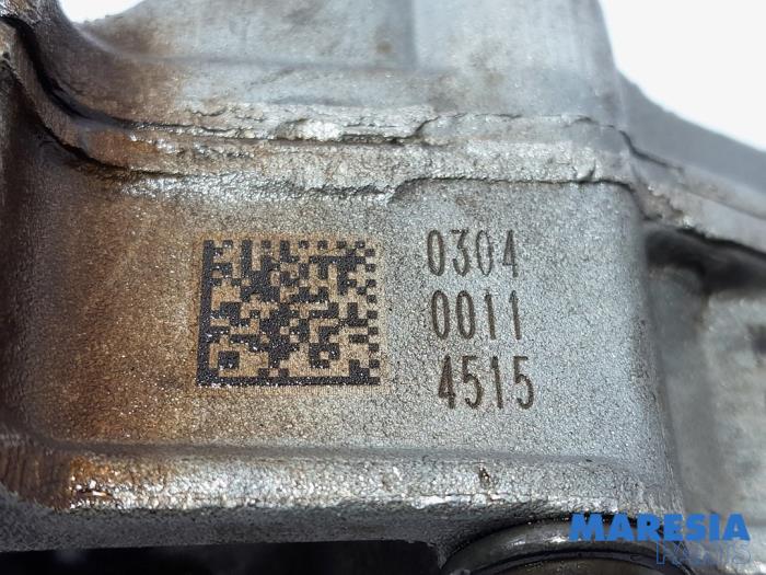 Bomba de aceite de un Peugeot 308 (L3/L8/LB/LH/LP) 1.2 12V e-THP PureTech 130 2014