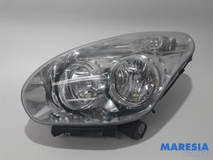 Used Headlight, left Opel Combo 1.3 CDTI 16V ecoFlex Price € 151,25 Inclusive VAT offered by Maresia Parts