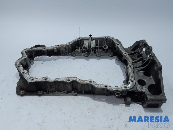 Usagé Couvercle carter Peugeot 508 SW (8E/8U) 2.2 HDiF 16V GT Prix € 75,00 Règlement à la marge proposé par Maresia Parts