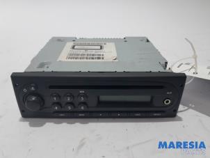 Usados Reproductor de CD y radio Renault Twingo II (CN) 1.2 16V Precio € 90,00 Norma de margen ofrecido por Maresia Parts