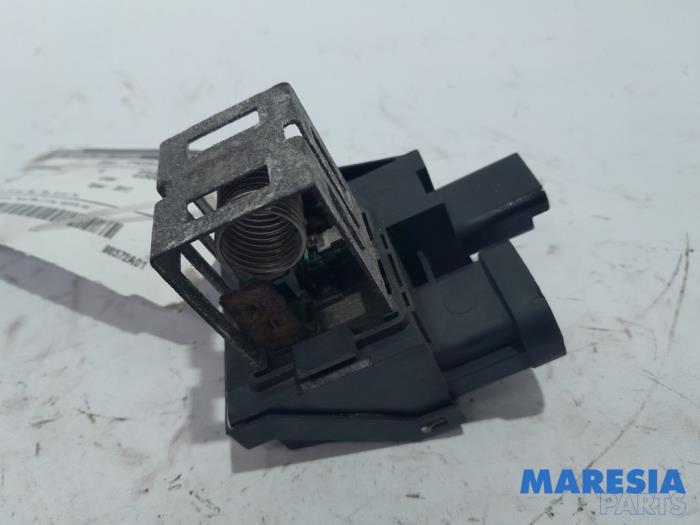 Cooling fan resistor from a Peugeot 208 I (CA/CC/CK/CL) 1.6 Blue HDi 100 2017