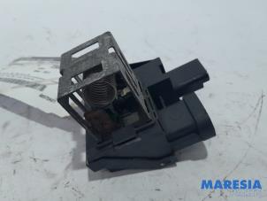 Used Cooling fan resistor Peugeot 208 I (CA/CC/CK/CL) 1.6 Blue HDi 100 Price € 20,00 Margin scheme offered by Maresia Parts