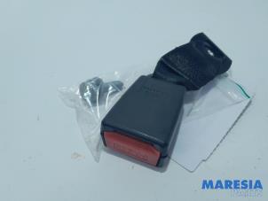 Used Rear seatbelt buckle, left Renault Twingo II (CN) 1.2 16V Price € 10,00 Margin scheme offered by Maresia Parts