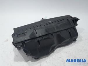 Używane Obudowa filtra powietrza Citroen C4 Berline (NC) 1.6 16V VTi Cena € 25,00 Procedura marży oferowane przez Maresia Parts