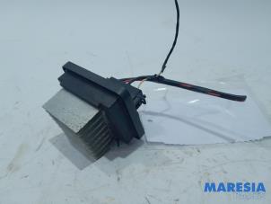 Used Heater resistor Renault Twingo III (AH) 1.0 SCe 70 12V Price € 50,00 Margin scheme offered by Maresia Parts