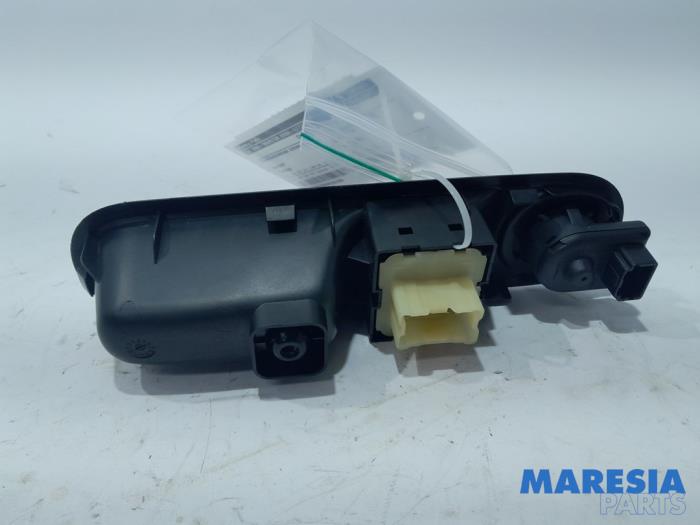 Multi-functional window switch from a Renault Twingo III (AH) 1.0 SCe 70 12V 2014