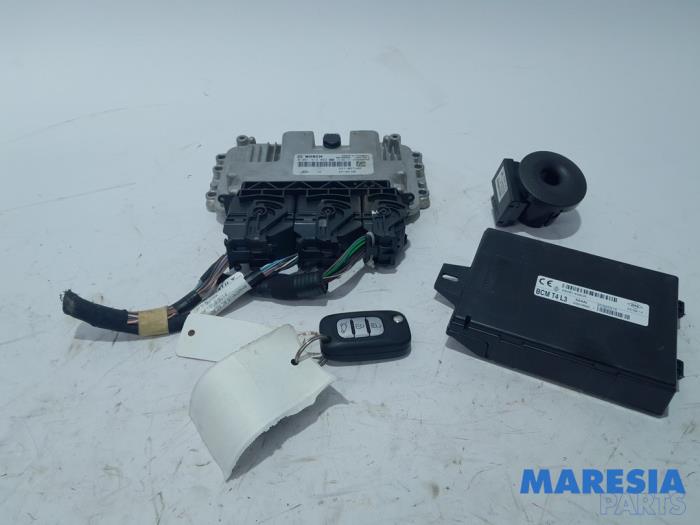 Used Engine management computer Renault Twingo III (AH) 1.0 SCe 70 12V Price € 210,00 Margin scheme offered by Maresia Parts