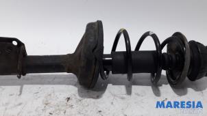 Used Fronts shock absorber, left Renault Twingo II (CN) 1.2 16V Price € 50,00 Margin scheme offered by Maresia Parts