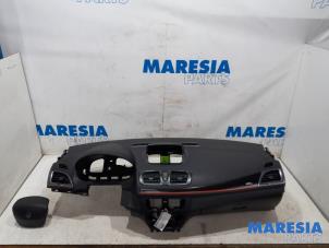 Usados Airbag set + dashboard Renault Megane III Coupe (DZ) 1.2 16V TCE 115 Precio € 262,50 Norma de margen ofrecido por Maresia Parts