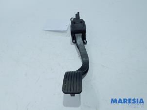 Used Throttle pedal position sensor Peugeot 5008 I (0A/0E) 1.6 THP 16V Price € 50,00 Margin scheme offered by Maresia Parts