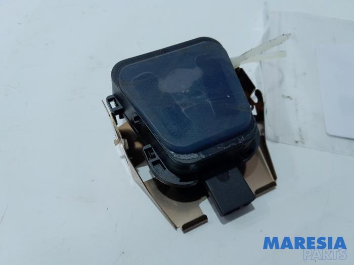 Begagnade Regnsensor Peugeot 208 I (CA/CC/CK/CL) 1.6 Blue HDi 100 Pris € 20,00 Marginaltabell erbjuds av Maresia Parts