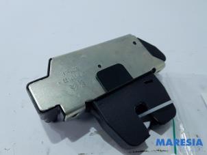 Used Tailgate lock mechanism Peugeot 208 I (CA/CC/CK/CL) 1.6 Blue HDi 100 Price € 14,50 Margin scheme offered by Maresia Parts