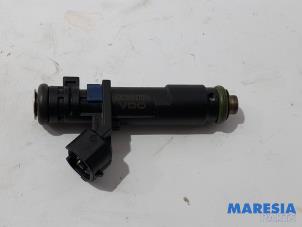 Used Injector (petrol injection) Peugeot 307 CC (3B) 2.0 16V Price € 20,00 Margin scheme offered by Maresia Parts