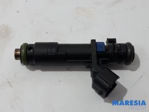 Used Injector (petrol injection) Peugeot 307 CC (3B) 2.0 16V Price € 20,00 Margin scheme offered by Maresia Parts