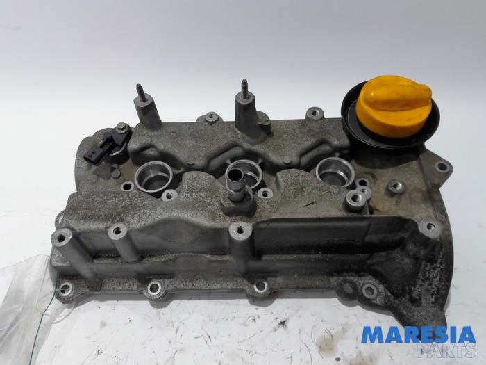 Rocker cover from a Renault Clio IV (5R) 0.9 Energy TCE 90 12V 2018