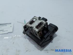 Used Cooling fan resistor Renault Twingo III (AH) 1.0 SCe 70 12V Price € 35,00 Margin scheme offered by Maresia Parts