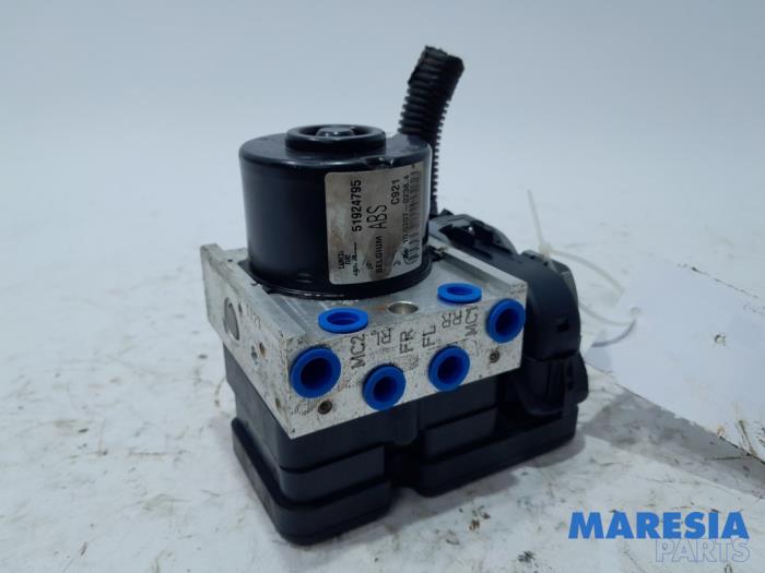Used ABS pump Opel Combo 1.3 CDTI 16V ecoFlex Price € 72,60 Inclusive VAT offered by Maresia Parts