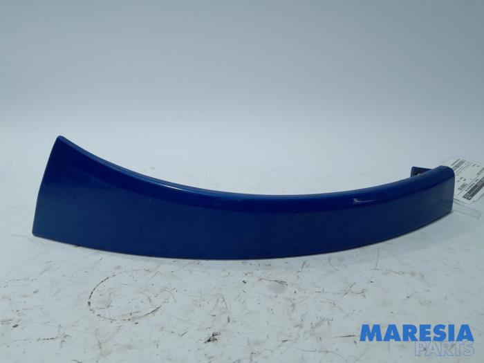 Używane Krawedz reflektora prawa Fiat Ducato (250) 2.2 D 100 Multijet Euro 4 Cena € 30,25 Z VAT oferowane przez Maresia Parts