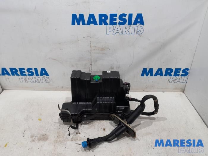 Adblue Tank from a Renault Master IV (MA/MB/MC/MD/MH/MF/MG/MH) 2.3 dCi 150 16V 2022