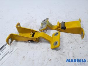 Used Rear door hinge, right Renault Kangoo Express (FW) 1.5 dCi 90 FAP Price € 48,40 Inclusive VAT offered by Maresia Parts