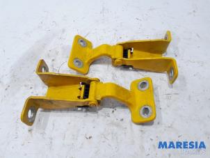Used Rear door hinge, left Renault Kangoo Express (FW) 1.5 dCi 90 FAP Price € 48,40 Inclusive VAT offered by Maresia Parts