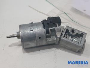 Used Ignition lock + key Peugeot 207 CC (WB) 1.6 16V Price € 40,00 Margin scheme offered by Maresia Parts