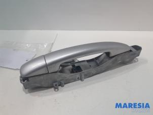 Used Door handle 2-door, right Peugeot 207 CC (WB) 1.6 16V Price € 25,00 Margin scheme offered by Maresia Parts