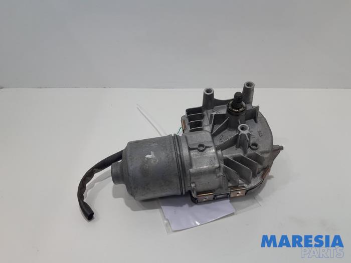 Front wiper motor from a Peugeot 5008 I (0A/0E) 1.6 THP 16V 2014