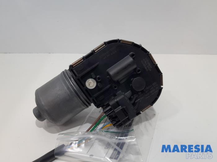 Front wiper motor from a Peugeot 5008 I (0A/0E) 1.6 THP 16V 2014