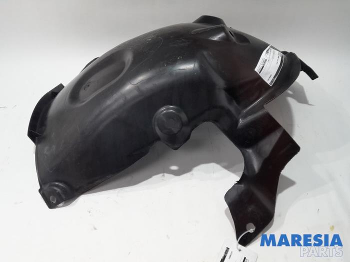 Używane Nadkole Renault Megane III Grandtour (KZ) 1.4 16V TCe 130 Cena € 25,00 Procedura marży oferowane przez Maresia Parts