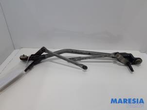 Used Wiper mechanism Renault Megane III Grandtour (KZ) 1.4 16V TCe 130 Price € 50,00 Margin scheme offered by Maresia Parts