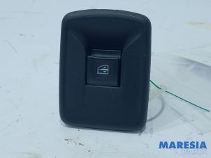 Used Electric window switch Renault Kangoo Express (FW) 1.5 dCi 90 FAP Price € 12,10 Inclusive VAT offered by Maresia Parts