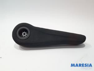 Used Armrest Renault Trafic (1FL/2FL/3FL/4FL) 1.6 dCi 90 Price € 90,75 Inclusive VAT offered by Maresia Parts
