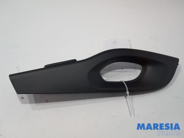 Usados Interruptor de ventanilla eléctrica Renault Trafic (1FL/2FL/3FL/4FL) 1.6 dCi 90 Precio € 18,15 IVA incluido ofrecido por Maresia Parts