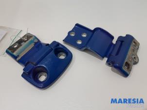 Used Tailgate hinge Fiat Ducato (250) 2.2 D 100 Multijet Euro 4 Price € 72,60 Inclusive VAT offered by Maresia Parts