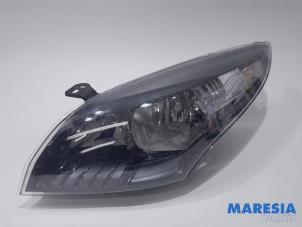 Used Headlight, left Renault Megane III Coupe (DZ) 1.2 16V TCE 115 Price € 75,00 Margin scheme offered by Maresia Parts