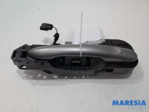 Used Door handle 2-door, right Renault Megane III Coupe (DZ) 1.2 16V TCE 115 Price € 35,00 Margin scheme offered by Maresia Parts
