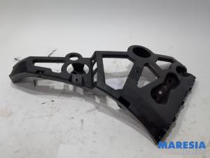 Used Rear bumper bracket, right Renault Megane III Coupe (DZ) 1.2 16V TCE 115 Price € 25,00 Margin scheme offered by Maresia Parts