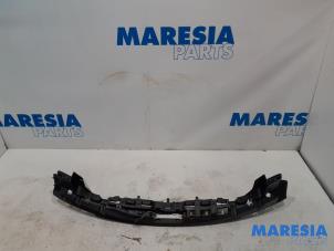 Used Rear bumper bracket central Renault Megane III Coupe (DZ) 1.2 16V TCE 115 Price € 35,00 Margin scheme offered by Maresia Parts