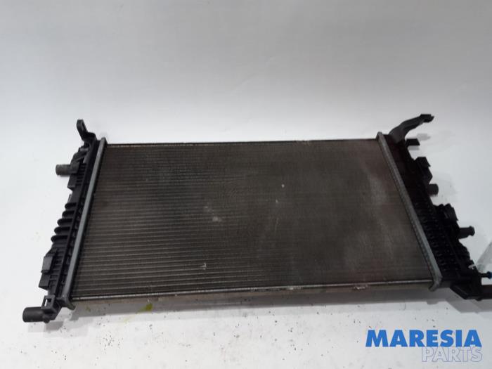 Usagé Radiateur Renault Megane III Coupe (DZ) 1.2 16V TCE 115 Prix € 35,00 Règlement à la marge proposé par Maresia Parts