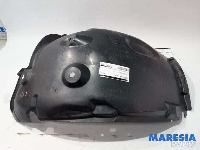Używane Nadkole Renault Megane III Coupe (DZ) 1.2 16V TCE 115 Cena € 25,00 Procedura marży oferowane przez Maresia Parts