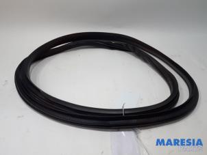 Used Rear door seal 4-door, right Alfa Romeo Giulia (952) 2.0 T 16V Veloce Price € 40,00 Margin scheme offered by Maresia Parts